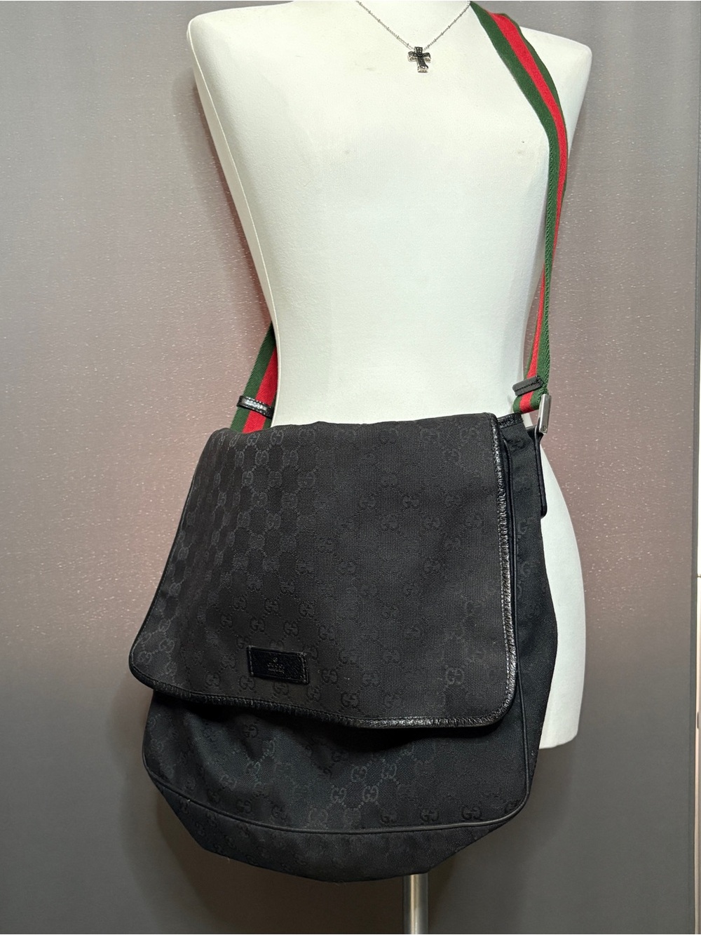 Gucci Black Messenger Bag with Green-Red Web Strap - Picture 10 of 11